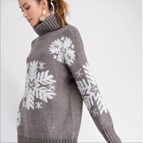 LA Easel Sweaters - ❤️ Gray Sweater w snowflakes - 1 SM left ❤️